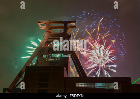 Feuerwerk der GlückAuf2010 Kulturveranstaltung, die Eröffnungsveranstaltung für das Kulturhauptstadt-Jahr Stockfoto