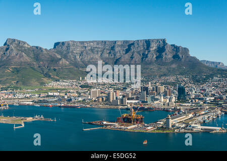 Luftbild, Hafen, Devil es Peak und den Tafelberg an der Rückseite, Cape Town, Western Cape, South Africa Stockfoto