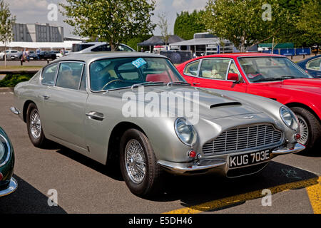 Aston Martin db6 3995cc Baujahr 1967 in Silverstone auf Oldtimer Day Stockfoto