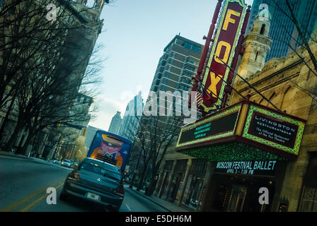 Atlanta, Georgia Stadt von Peachtree Street vor dem historischen Fox Theater Szene. USA. Stockfoto