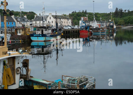 Angelboote/Fischerboote im Hafen von Stornoway, äußeren Hebriden Stockfoto