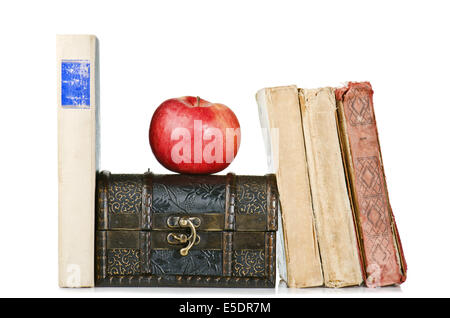 Stapel alter Bücher, isoliert auf weiss Stockfoto