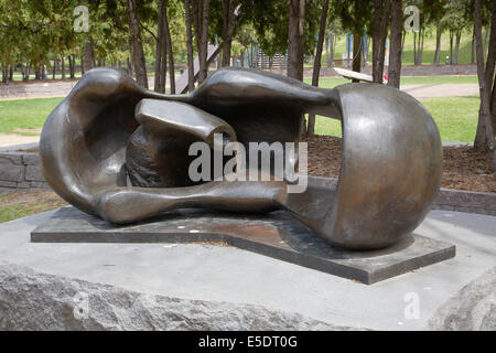 Skulptur von Henry Moore, genannt "Reclining Mutter und Kind" Minneapolis Skulptur Garten, Walker Art Center, USA Stockfoto