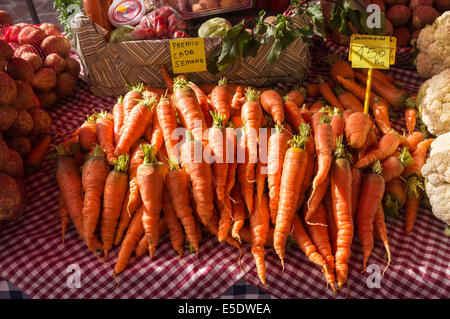 Obst und Gemüse zum Verkauf an dem wöchentlichen Bauernmarkt in Guia de Isora, Teneriffa, Kanarische Inseln, Spanien. Stockfoto