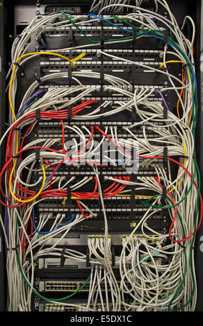 Netzwerk-Switches in einem Unternehmensnetzwerk Stockfoto