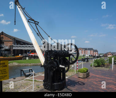 Kran neben Shropshire Union Canal National Waterways Boot Museum Ellesmere Port Cheshire Home Nationen Sammlung canal Flüsse Wasserstraßen Geschichte Stockfoto