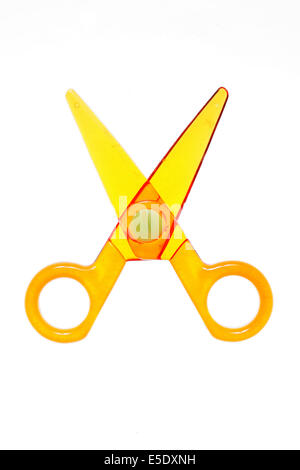 Spielzeug-Schere isoliert auf weißem Hintergrund Stockfoto