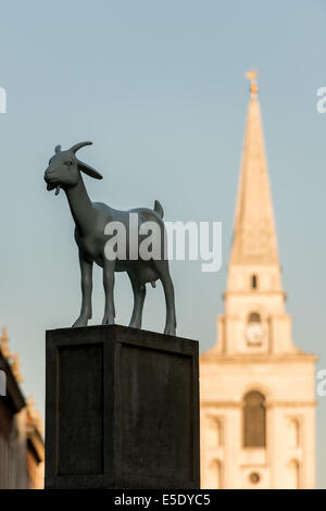 Kunst im öffentlichen Raum: der siegreiche Entwurf der Spitalfields Skulptur-Preis 2010, Kenny Hunter handgefertigten Ziege Stockfoto
