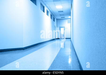 Perspektive der Büro Korridor Tonedi blaue Farbe Stockfoto