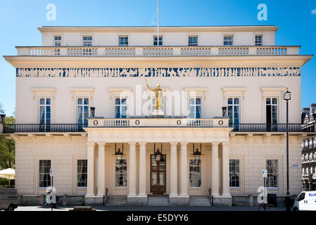 Das Athenaeum ist ein Gentlemen Club in London, im Jahre 1824 gegründet. Das markante Clubhaus (befindet sich in 107 Pall Mall) Stockfoto