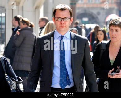 Andy Coulson - ehemaliger Herausgeber der News Of the World - Ankunft am Hof während seines Prozesses Telefon-hacking im Old Bailey Stockfoto