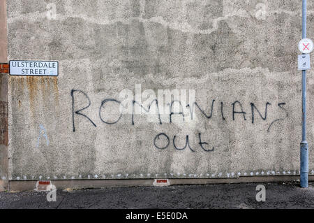 Belfast, Nordirland. 29. Juli 2014. Graffiti, sagen "Rumänen Out" Spraypainted auf einer Wand in Belfast. Bildnachweis: Stephen Barnes/Alamy Live-Nachrichten Stockfoto