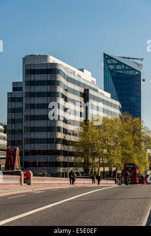 Ludgate House und 240 Blackfriars Road betrachtet von Blackfriars Road Bridge London Stockfoto