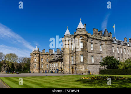 Der Palace of Holyroodhouse, gemeinhin als Holyrood Palace ist die offizielle Residenz des britischen Monarchen in Schottland Stockfoto