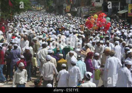 Varanasi, Indien. 29. Juli 2014. Tausende von Muslimen bieten 'ID-UL-FITER NAMAZ"an einen Eid-GAHA, einen besonderen Platz in Varanasi. Bildnachweis: Somit Bardhan/Pacific Press/Alamy Live-Nachrichten Stockfoto