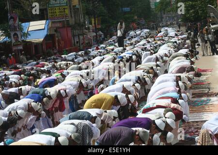 Varanasi, Indien. 29. Juli 2014. Muslime bieten 'ID-UL-FITER NAMAZ"an einen Eid-GAHA, einen besonderen Platz in Varanasi. Bildnachweis: Somit Bardhan/Pacific Press/Alamy Live-Nachrichten Stockfoto