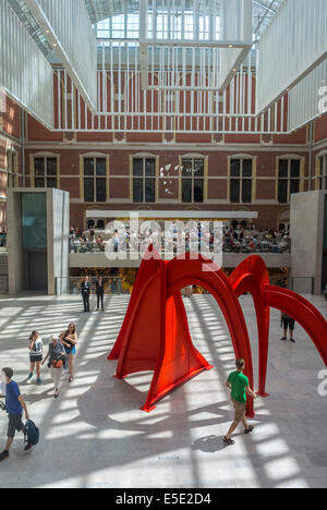 Amsterdam, Holland, Inside, die Niederlande, das Rijksmuseum, moderne Skulptur im Display, Kreditkünstler: Calder, Stadtfarbe, calder Spider Stockfoto