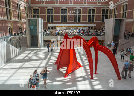 Amsterdam, Holland, Inside, die Niederlande, das Rijksmuseum, farbige moderne Skulptur, in Wintergarten-Statuen, Stadtfarbe, calder Spider Stockfoto