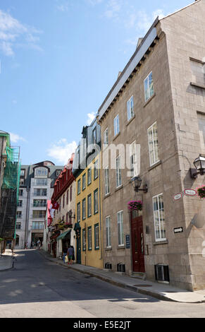 QUEBEC Stadt, Kanada - Juli, 20: Europäisch-Reihenhäuser in Old Quebec Stadt, Kanada am 20. Juli 2014. Dieses historische Viertel ist ein Stockfoto