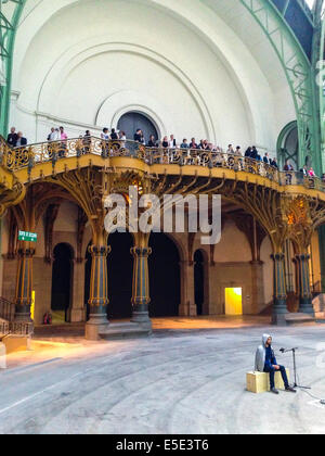 Paris, Frankreich, das Grand Palais, Ausstellungshalle, Publikumsbesuch bei Artist Performance, Grand Palace Paris, Ausstellung universelle 1900 Stockfoto