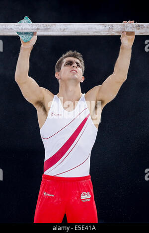 Glasgow, Schottland. 29. Juli 2014. Glasgow 2014 Commonwealth Games Day 6. Künstlerische Gymnastik. Max Whitlock von England bereitet den Barren während das Herren-Team-Finale. Bildnachweis: Aktion Plus Sport/Alamy Live-Nachrichten Stockfoto