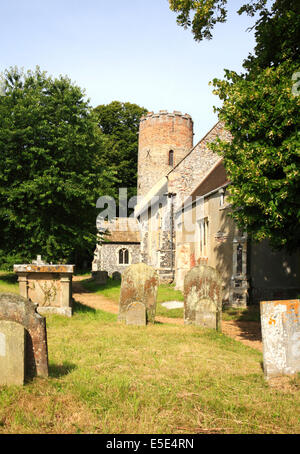 Der Südseite der Pfarrkirche St. Peter und St. Paul in Burgh Castle, Norfolk, England, Vereinigtes Königreich. Stockfoto