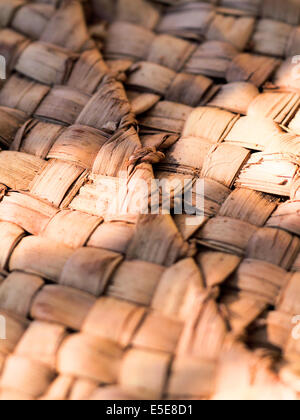 Palme Blätter geflochtenen Korb Haut. Stockfoto