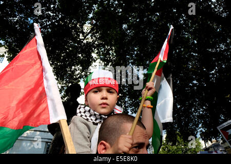 Downing Street, London, UK. 29. Juli 2014. Kind mit Palästina Kopfschmuck Credit: Rachel Megawhat/Alamy Live News Stockfoto