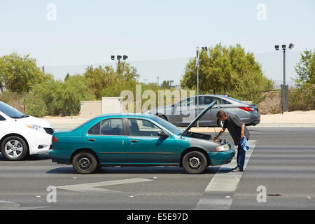 Auto in der Nähe von Las Vegas, Nevada, USA Premium Outlet Norden aufgeschlüsselt Stockfoto