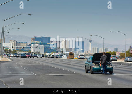 Auto in der Nähe von Las Vegas, Nevada, USA Premium Outlet Norden aufgeschlüsselt Stockfoto