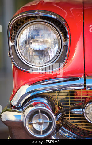 Zweite Generation rot 1957 Chevrolet Bel Air im Tropicana Las Vegas auf dem Strip, in der Gemeinde Paradies, Nevada, USA Stockfoto