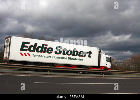 Ein Eddie Stobart-LKW Reisen entlang der Schnellstraße A46 in Leicestershir, England Stockfoto