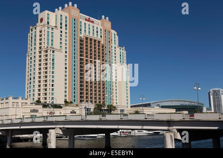 Downtown Marriott Hotel in Tampa Skyline, Brücke, Hafeninsel und Hillsborough River, Tampa, FL Stockfoto