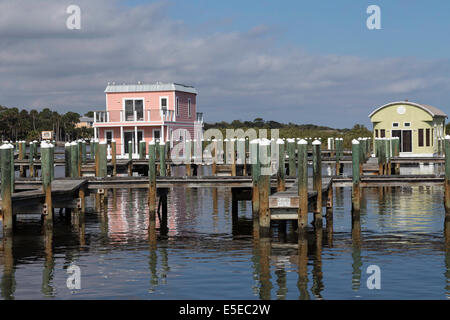 Moderne große Hausboote in Marina, Flagler Beach, FL, USA Stockfoto