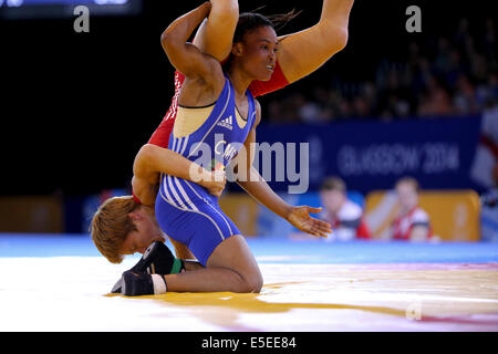 SECC Glasgow Schottland 29. Juli 2014. Commonwealth Games Tag 6. Männer- und Frauen wrestling-Runden. Rebecca Muambo CMR Bt Fiona Robertson SCO Credit: ALAN OLIVER/Alamy Live News Stockfoto