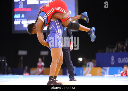 SECC Glasgow Schottland 29. Juli 2014. Commonwealth Games Tag 6. Männer- und Frauen wrestling-Runden. Annabel Ali CMR schlägt Segen Onyebuchi NGR Credit: ALAN OLIVER/Alamy Live News Stockfoto