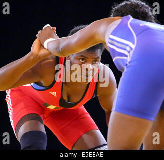 SECC Glasgow Schottland 29. Juli 2014. Commonwealth Games Tag 6. Männer- und Frauen wrestling-Runden. Annabel Ali CMR schlägt Segen Onyebuchi NGR Credit: ALAN OLIVER/Alamy Live News Stockfoto