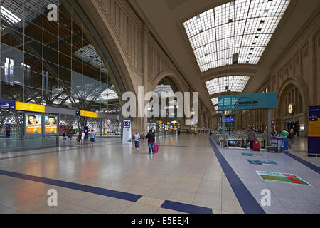 Deutschland Sachsen Leipzig Hauptbahnhof Person Stadt Bahnhofsgeb Ude Bahnhof