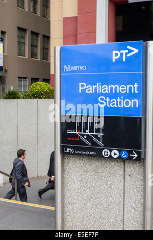 Melbourne Australia, Spring Street, Parlamentsbahnhof, Metro, Schild, Eingang, AU140321028 Stockfoto