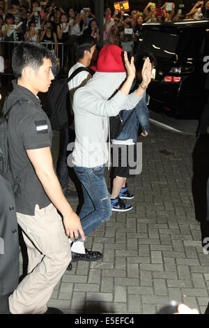 Hong Kong, China. 28. Juli 2014. G-Dragon von BIGBANG kommt am Flughafen in Hong Kong, China auf Montag, 28. Juli 2014. © TopPhoto/Alamy Live-Nachrichten Stockfoto