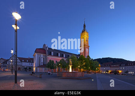 Marktplatz mit St. George Fountain und St. George Church in Eisenach, Deutschland Stockfoto