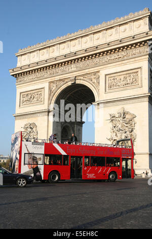 Frankreich, paris 8e - Avenue des champs elysées - Arc de triomphe - Place charles de gaulle etoile, Bus A imperiale, Tourisme, Stockfoto