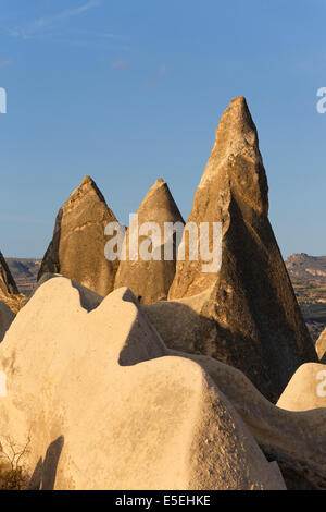 Feenkamine, Kalktuff-Formationen, Nationalpark Göreme, Kappadokien, Zentralregion Anatolien, Anatolien, Türkei Stockfoto