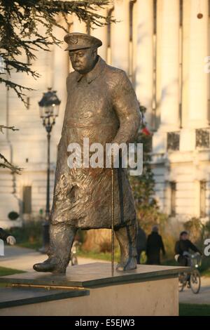 Frankreich, paris 8e, Statue devant le Petit Palais - Avenue Winston Churchill, Sculpure, Bronze, Oeuvre de jean cardot, Stockfoto
