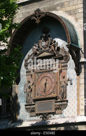 Frankreich, paris 1er, ile de la Cite, Conciergerie, Gefängnis ancienne, Monument historique, Fassadendonnant sur la Seine, Horloge sur le mur Boulevard du palais, Stockfoto
