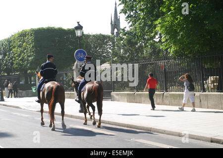 Frankreich, paris 4e, ile de la Cite, Garde republicaine a cheval, pont de l'archeveche, derriere le Square jean 23, Stockfoto