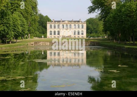 Frankreich, Basse Normandie, Calvados, pays d'auge, mezidon Canon, chateau de Canon, jardin, parc, reflet du chateau dans l'etang, Stockfoto