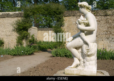 Frankreich, Basse Normandie, Calvados, pays d'auge, mezidon Canon, chateau de Canon, jardin, parc, Statue femme, Mythologie, Stockfoto