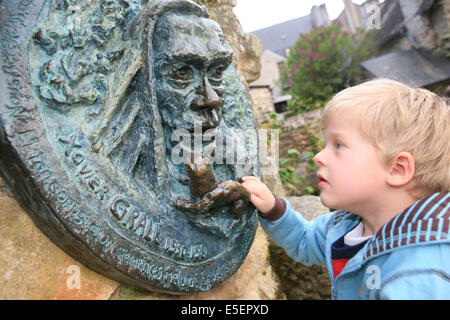 Frankreich, Bretagne, Finistère Sud, Cornouaille, Pont-Aven, centre Ville, promenade Xavier Grall, Skulptur Hommage À l'ecrivain, Stockfoto