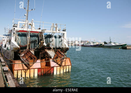 Frankreich, Bretagne, finistere sud, pays bigouden, le guilvinec, Port de peche, chalutier a quai, Stockfoto